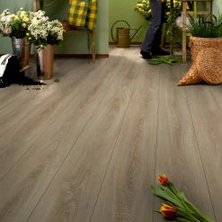 Laminat - Eiche Village - 8 mm - V4 -Baumarkt Verkaufsgeschäft 2638012200 06 1600Wx1600H