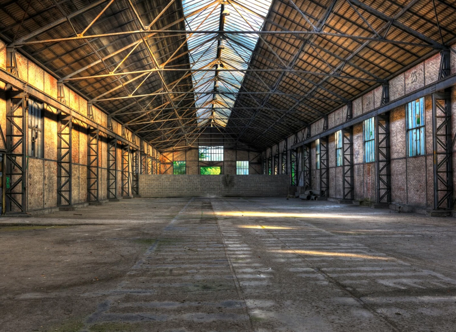 Fototapete DESIGNWALLS - grau-gelb - Alte Halle - 2,55 Meter 1 Fototapete DESIGNWALLS - grau-gelb - Alte Halle - 2,55 Meter